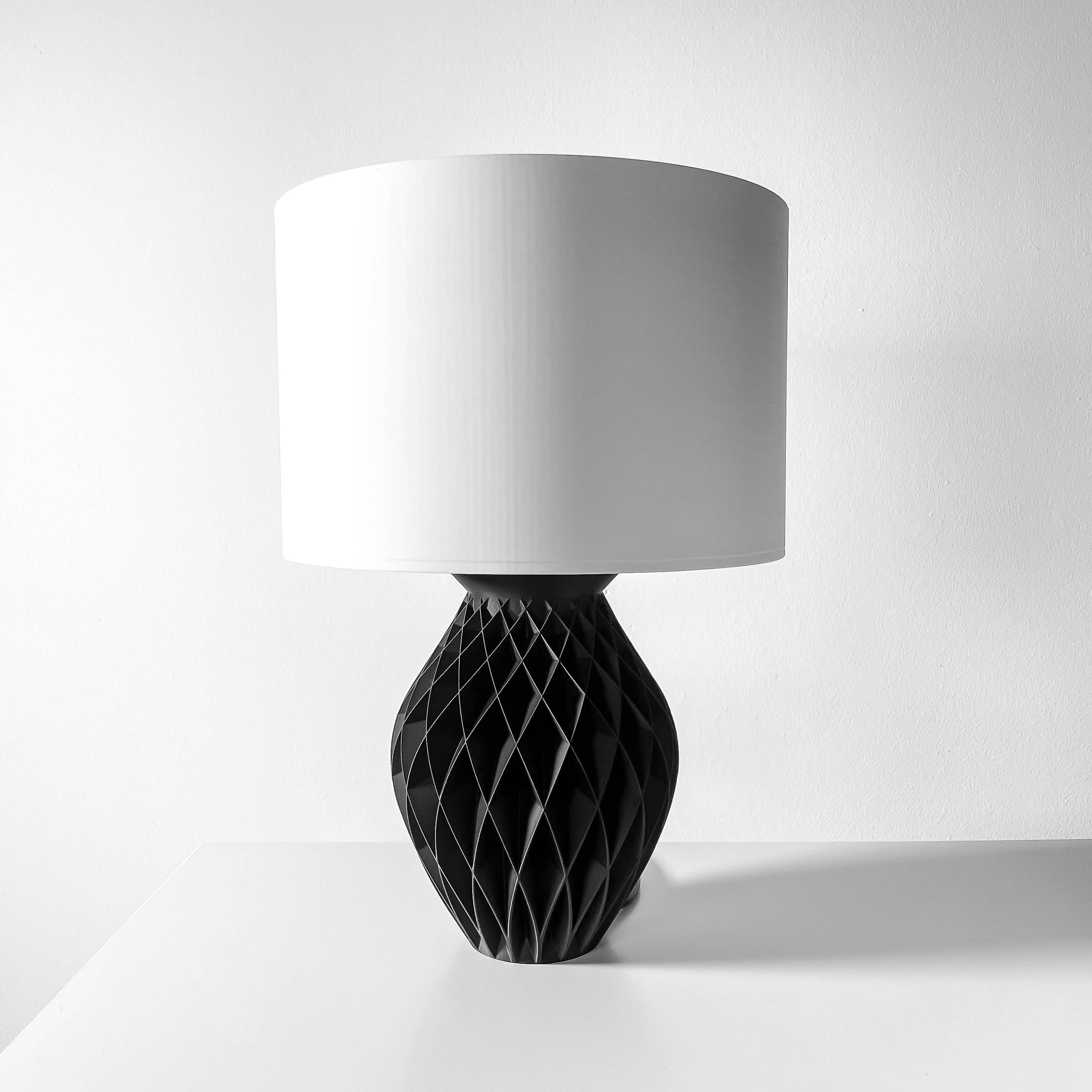 KONIO 3D Printed Sculptural Lamp – Diamond Lattice Vase Form, Matte Black Designer Light (etsy image id: 7865157540)