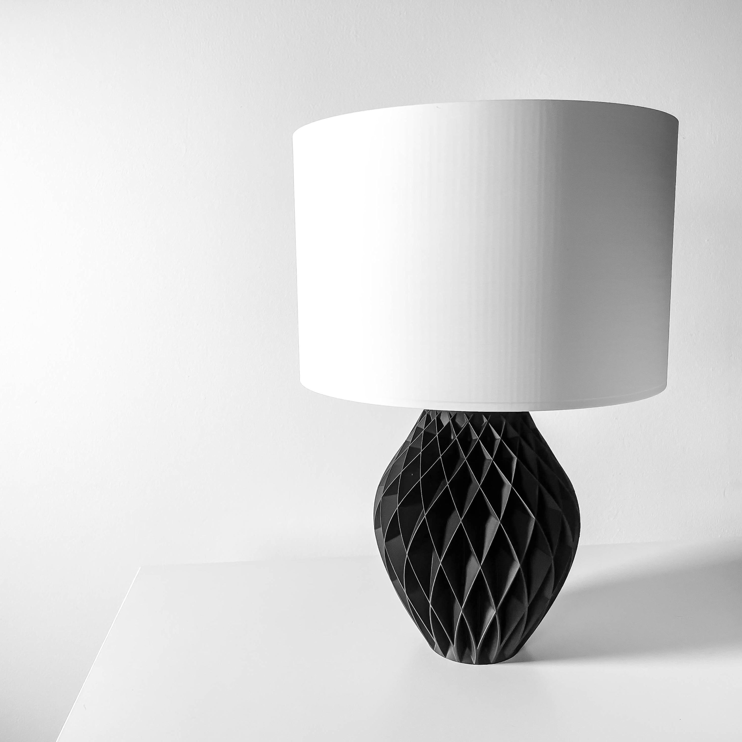 KONIO 3D Printed Sculptural Lamp – Diamond Lattice Vase Form, Matte Black Designer Light (etsy image id: 7913109825)