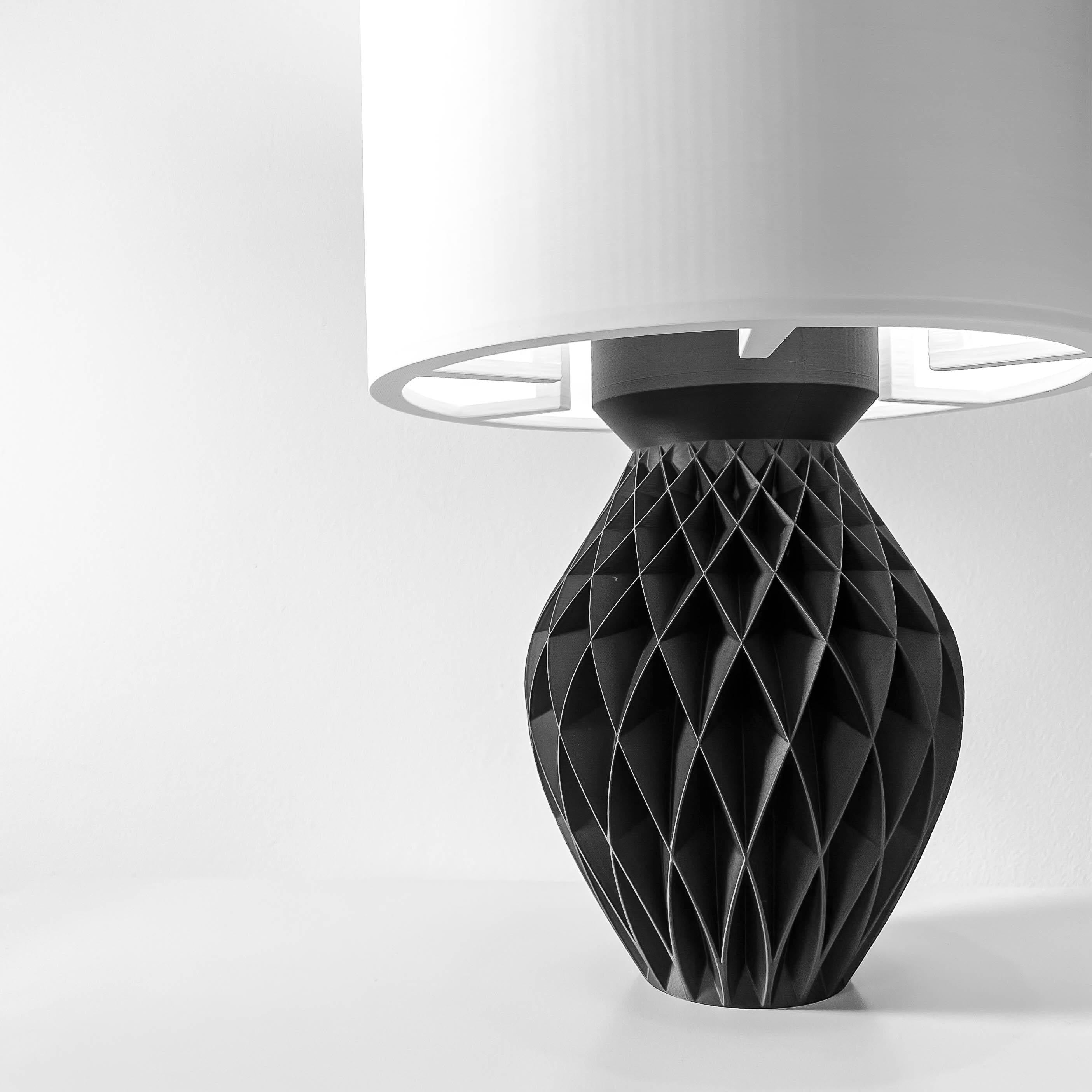 KONIO 3D Printed Sculptural Lamp – Diamond Lattice Vase Form, Matte Black Designer Light (etsy image id: 7913109831)