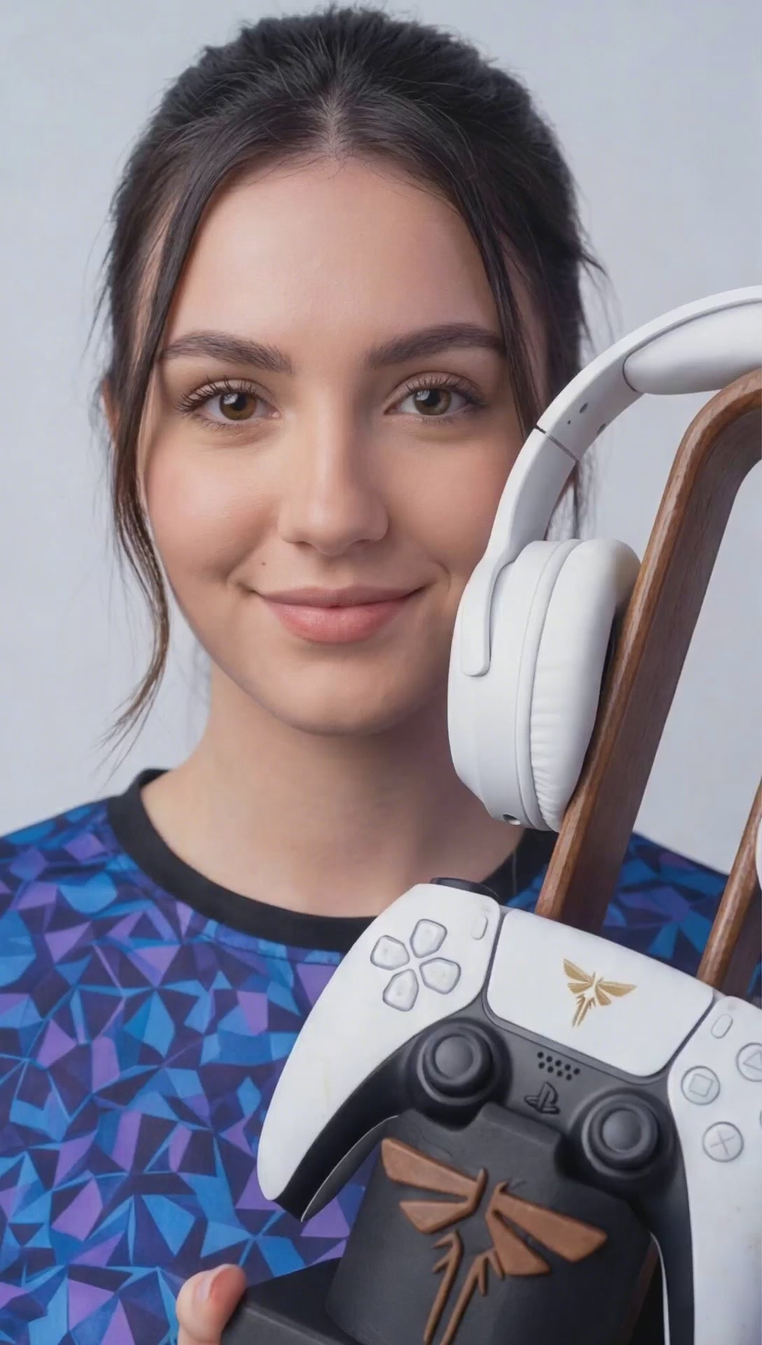 The Last Of Us Playstation And Xbox Gamepad Stand